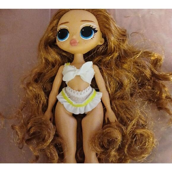 Fashion Doll with Curly Brown Hair - Picture 2 of 3